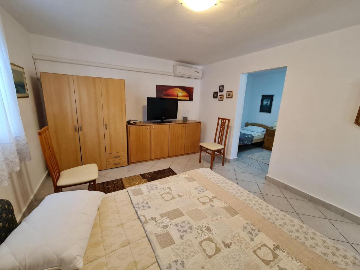 Apartma Pina Lägenhet Izola Exteriör bild