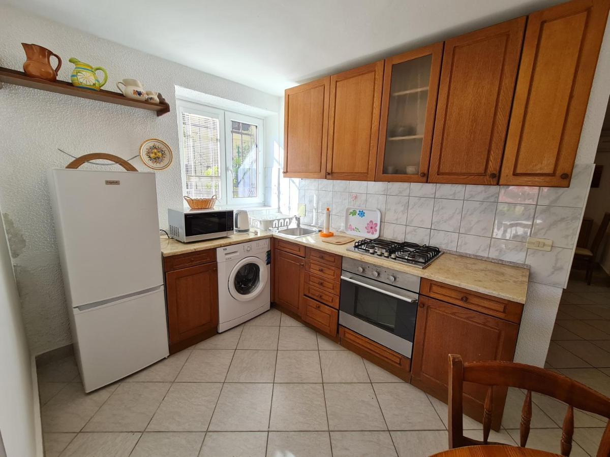 Apartma Pina Lägenhet Izola Exteriör bild