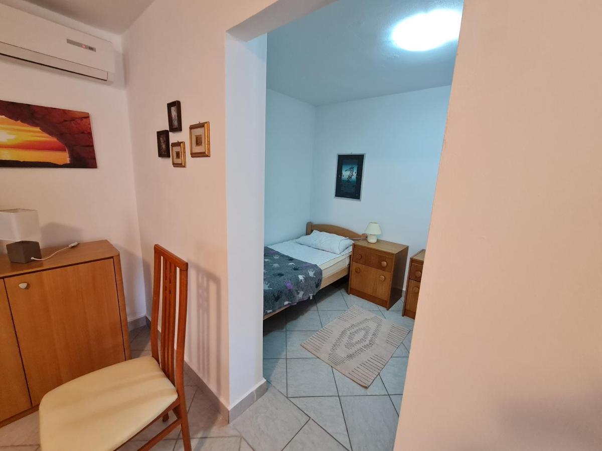 Apartma Pina Lägenhet Izola Exteriör bild