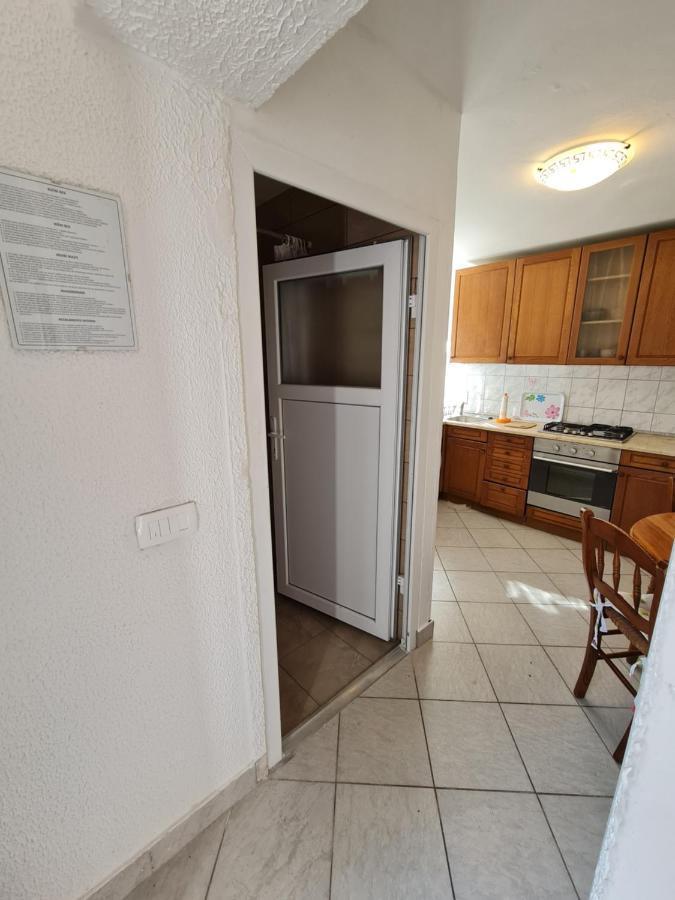 Apartma Pina Lägenhet Izola Exteriör bild