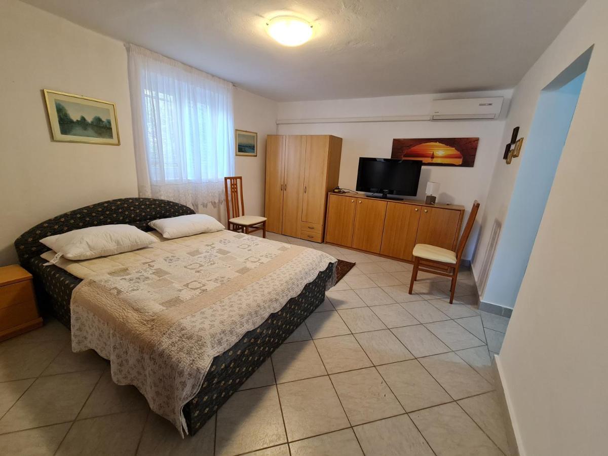 Apartma Pina Lägenhet Izola Exteriör bild